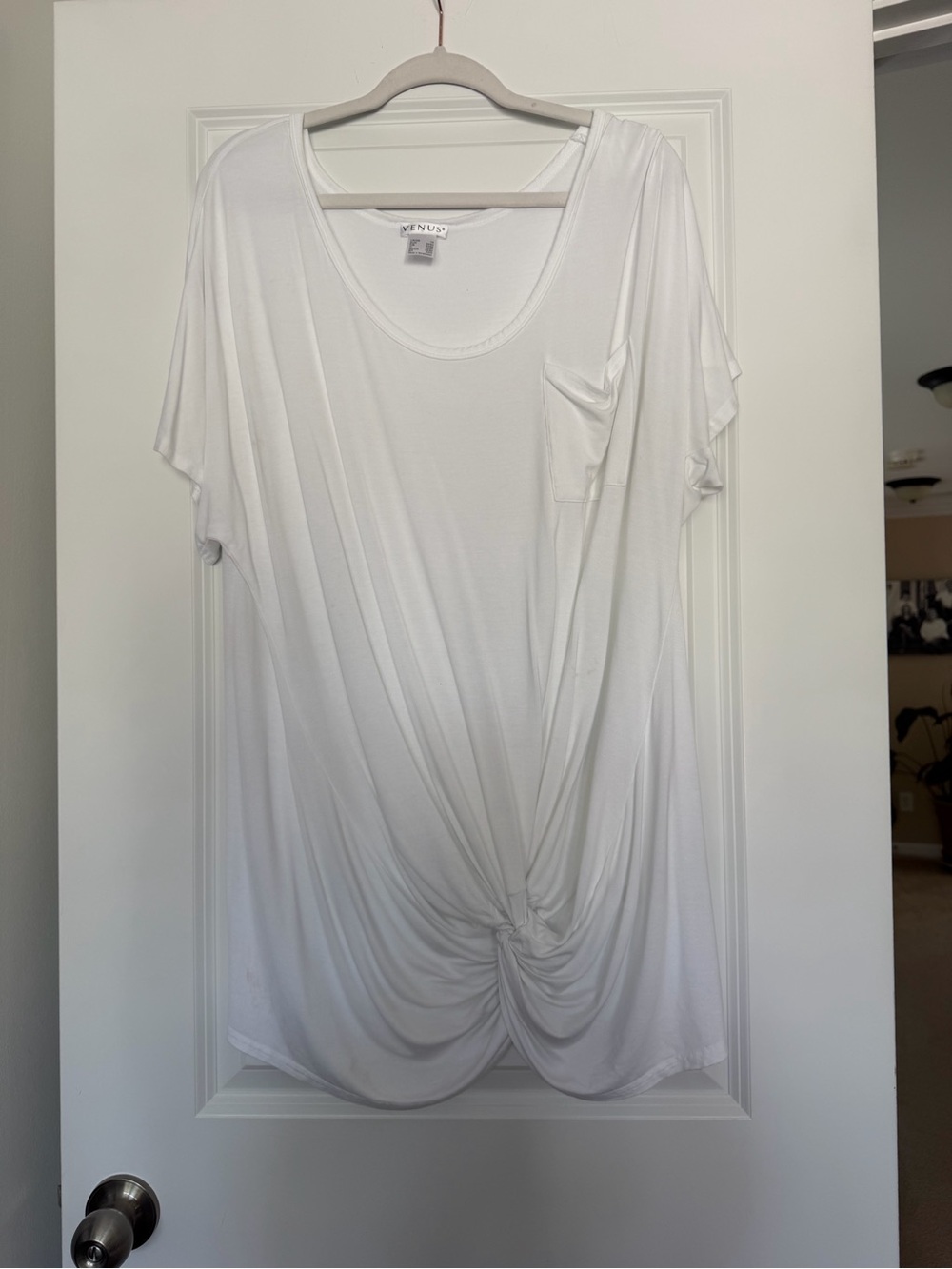 VENUS White Twist-Knot Scoop Neck Short Sleeve Top